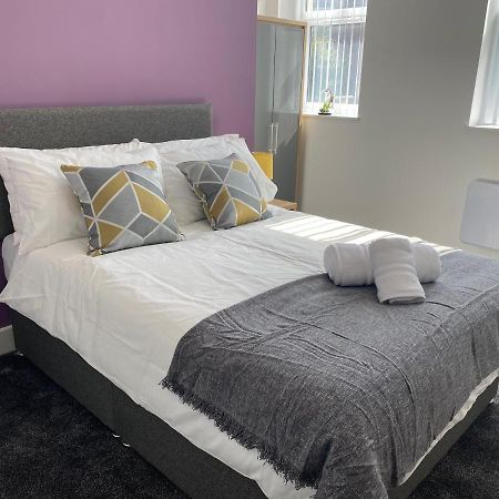 2B Spv Double En-Suite Room Wakefield Bagian luar foto