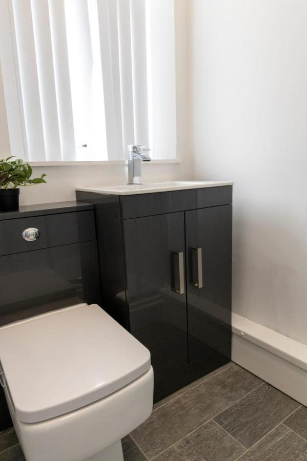 2B Spv Double En-Suite Room Wakefield Bagian luar foto